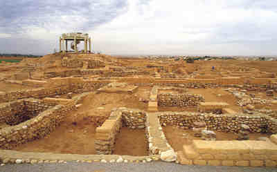 아브라함, 이삭, 야곱이 3대에 걸쳐 살았던 텔 브엘세바. 기원전 8새게 히스기야 왕 당시의 주거지가 그대로 남아 있다.